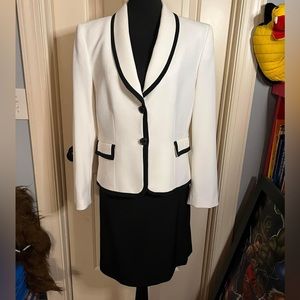 VGUC- Tahari skirt suit- size 14